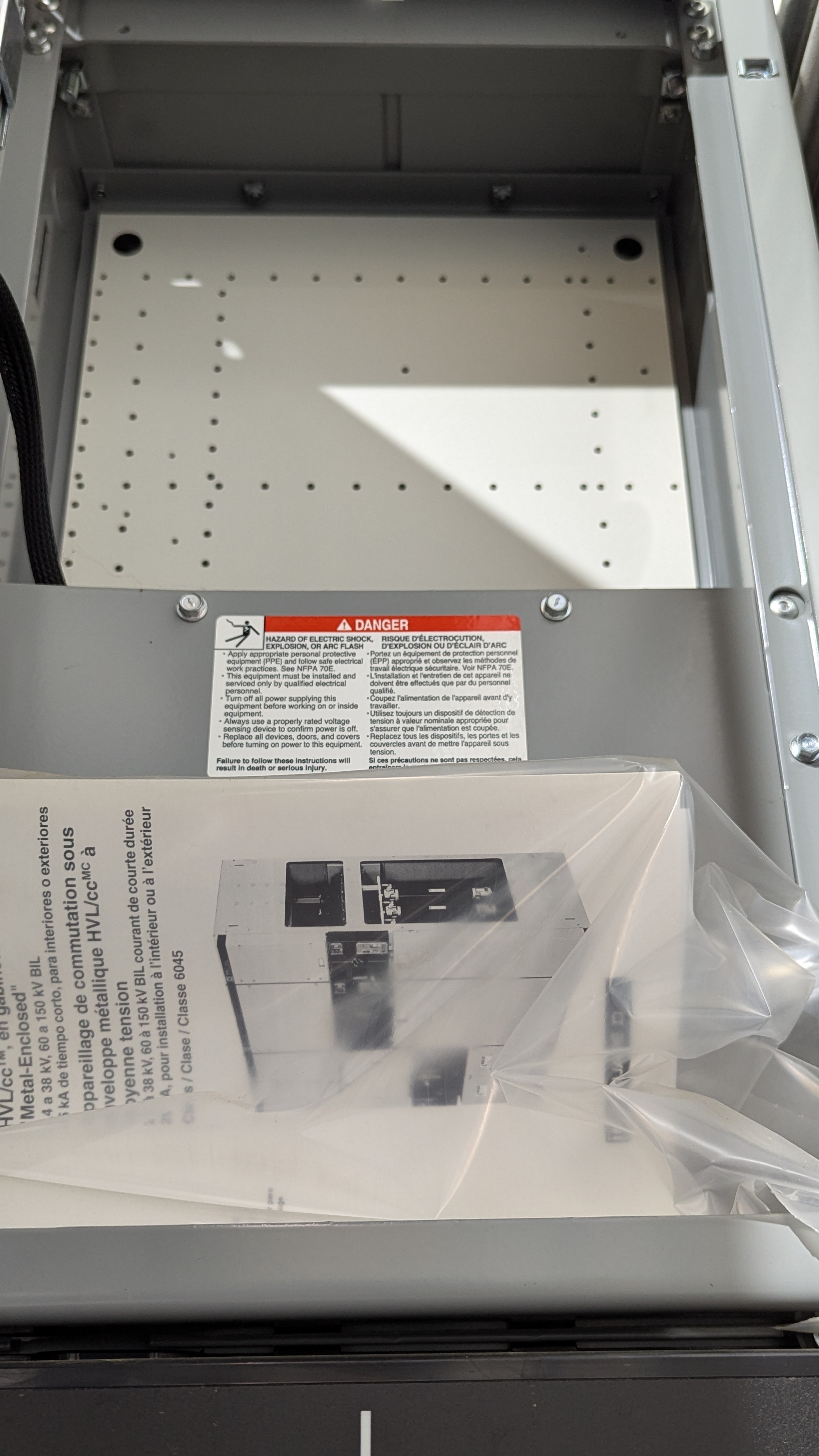 HVL load interrupter switchgear, photo 11 of 17