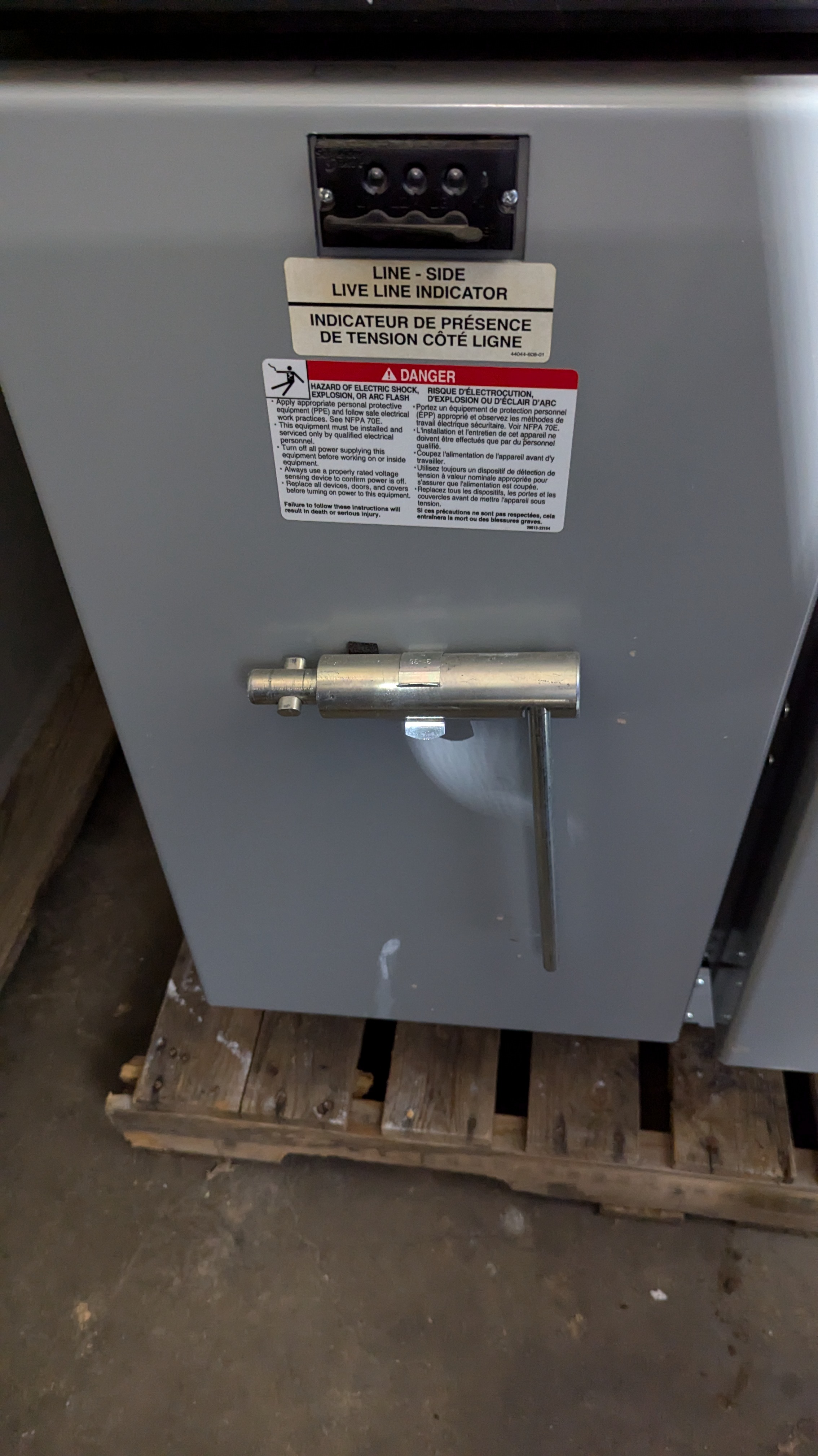 HVL load interrupter switchgear, photo 14 of 17