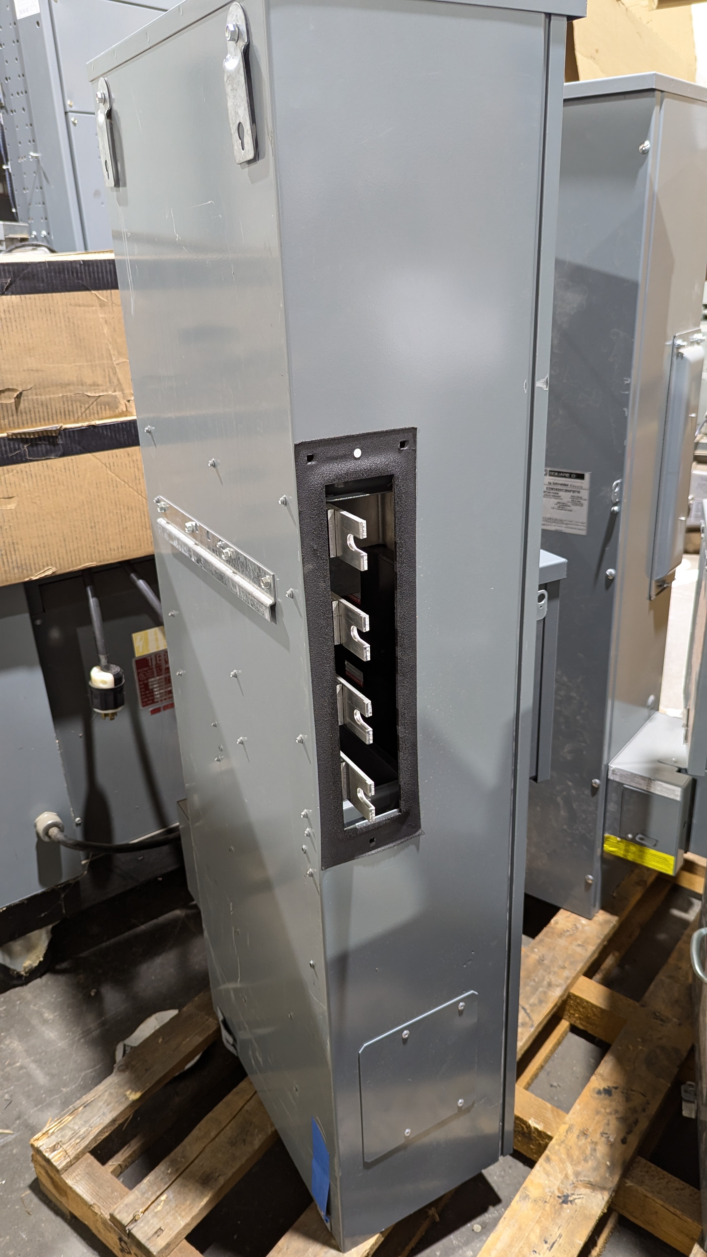 EZ meter pak main circuit breaker 600A max, photo 8 of 10